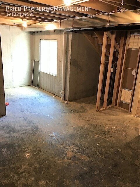 Building Photo - 1229 N 132nd St