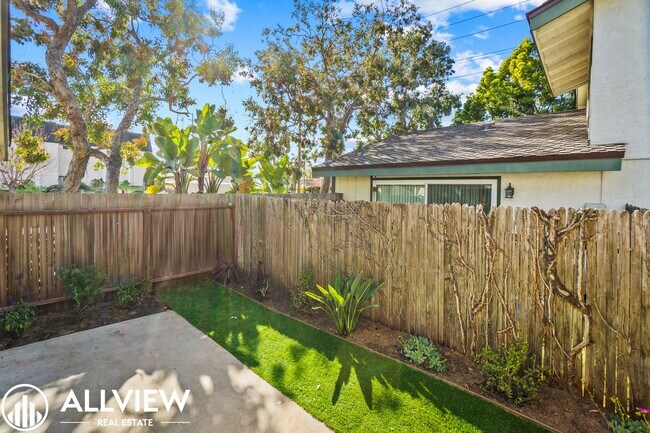 Building Photo - Large 1 Bed/1 Bath Available in Huntington...
