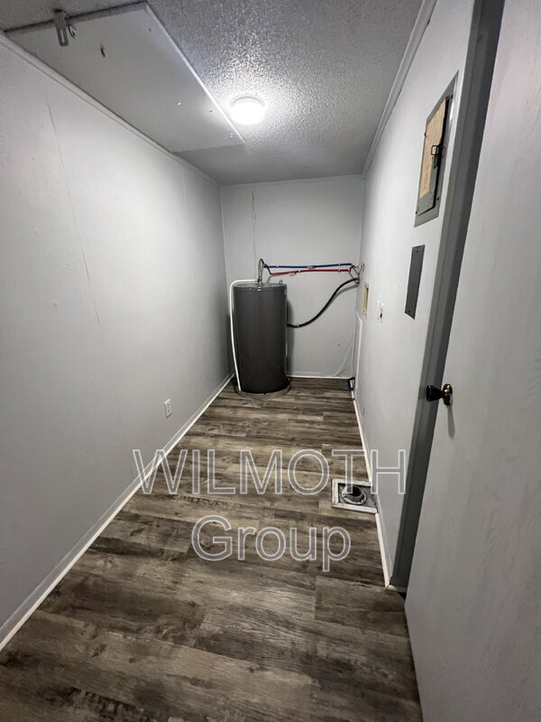 Building Photo - 2000 Indianapolis Rd