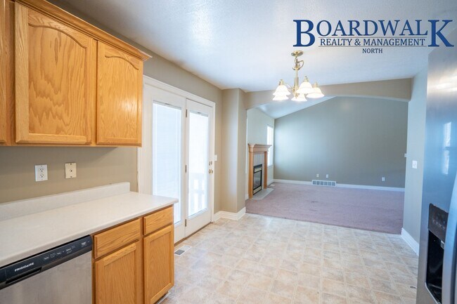 Building Photo - 4 Bed Home in Quiet S. Weber Neighborhood Near Park