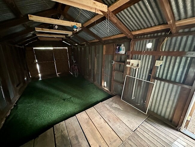 Building Photo - charming 1-bedroom, 1-bathroom home locate...