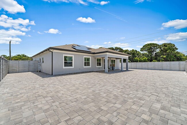 Building Photo - 2298 SE Pear Ln