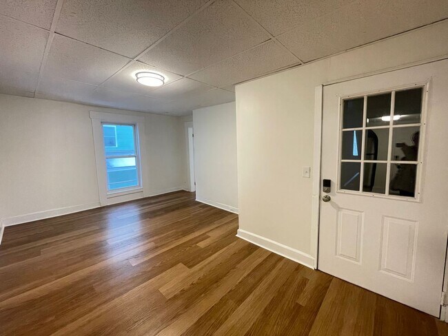 Building Photo - 33 Malvern St