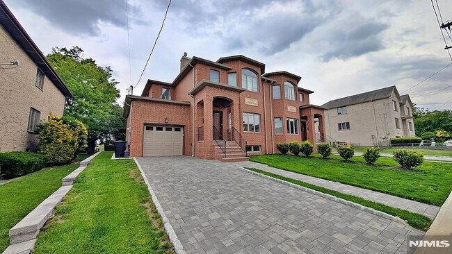 Building Photo - 2408 Hammett Ave