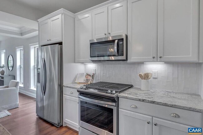 Building Photo - Upscale living in this beautiful model home in Old Trail - 4BR, 3.5 Ba