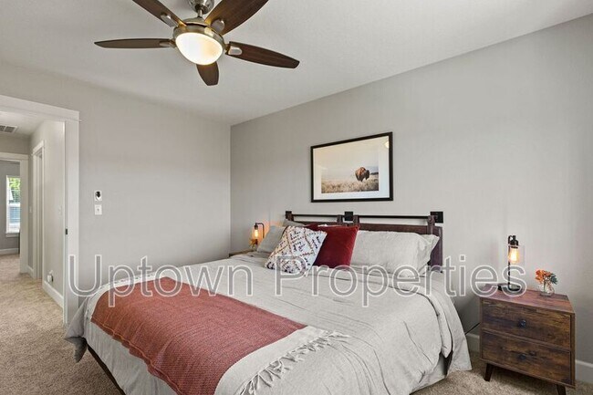 Building Photo - 753 SE Boysen Ln