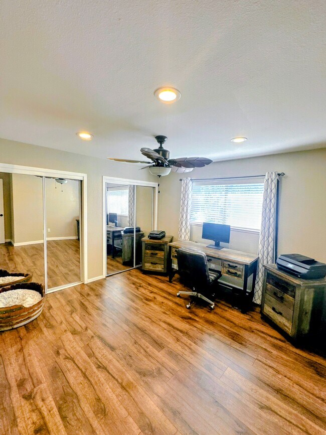 Building Photo - 820 Blue Bell Ct