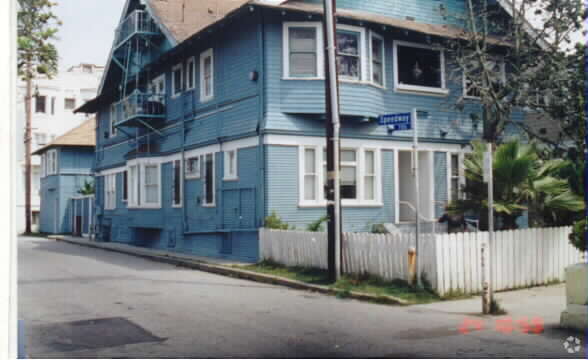 Primary Photo - 17 Park Ave