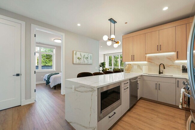 Building Photo - 2344 W Polk St