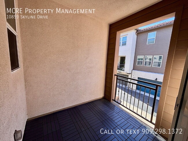 Building Photo - 10859 Skyline Dr