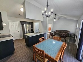 Building Photo - 2428 Beechnut Ln
