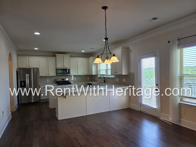 Building Photo - ABSOLUTELY BEAUTIFUL 5 BEDROOM/ 4.5 BATH HOME YOU DONT WANT TO MISS.