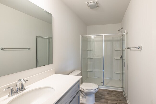 Building Photo - 2 Bedroom Townhome in Lowell