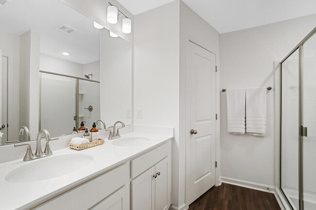 Building Photo - 609 Trotters Ln