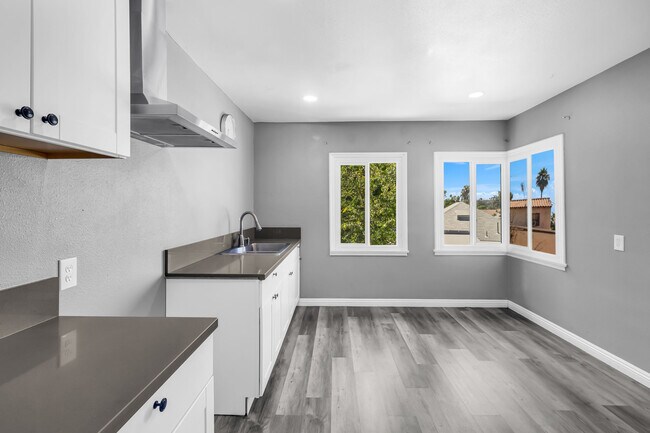 Building Photo - 1119 N Mayfield Ave