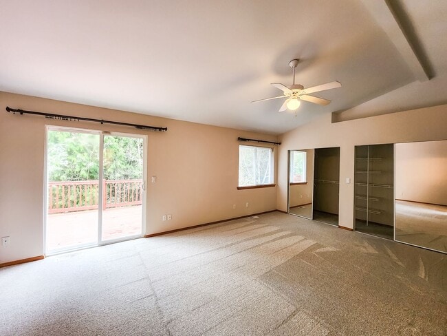 Building Photo - 3-Bedroom Gleneagle Townhome Available Now!