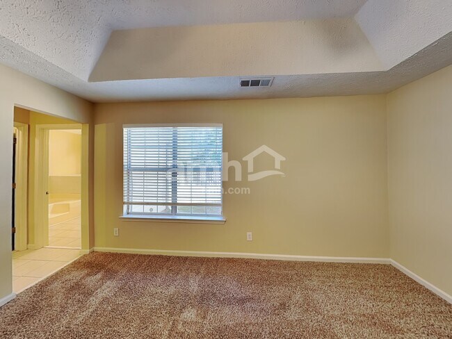 Building Photo - 210 Summer Hill Cir