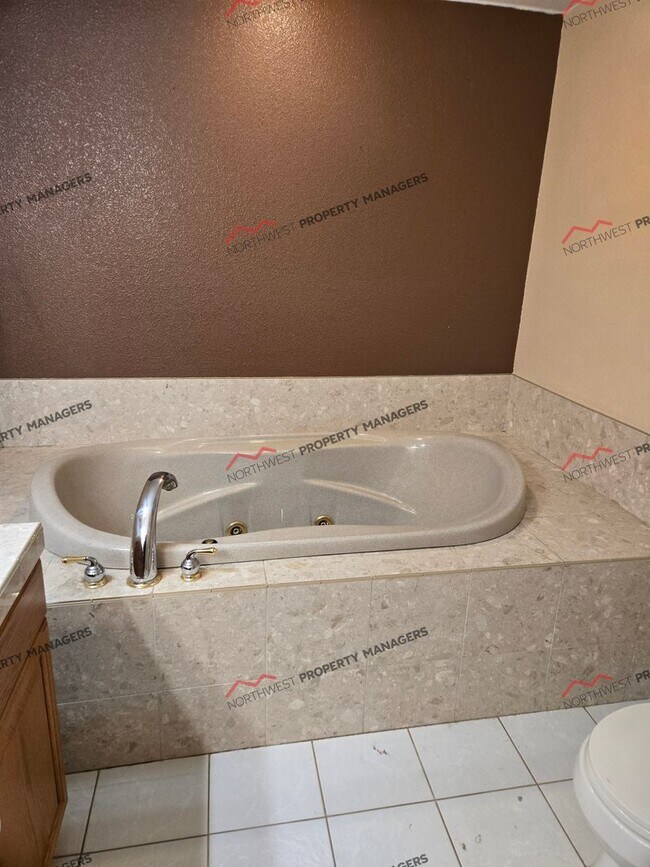 Building Photo - STATUS: *AVAILABLE* R285 | $2595 + $100 for well/septic maintenance