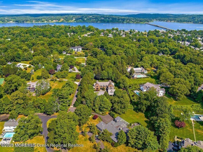 Building Photo - 18 Sheraton Ln