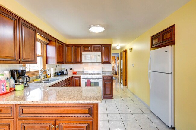 Building Photo - 5212 Avery Pl