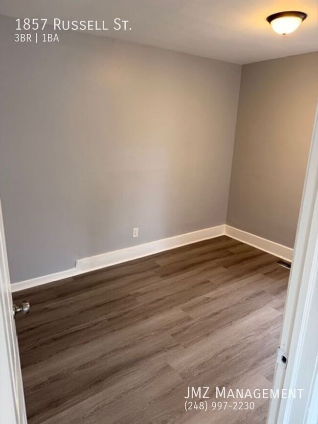 Building Photo - 1857 Russell Ave