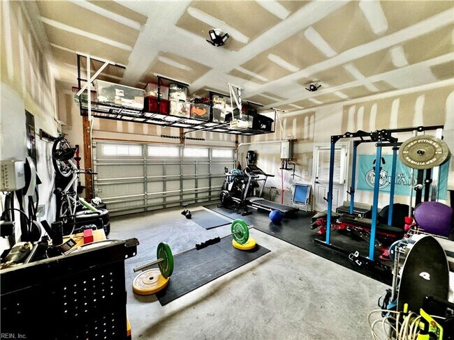 Building Photo - Stunning Modern Haven