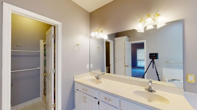Building Photo - Wonderful 4 bedroom, 3 bath home in Grand Oaks Millbrook