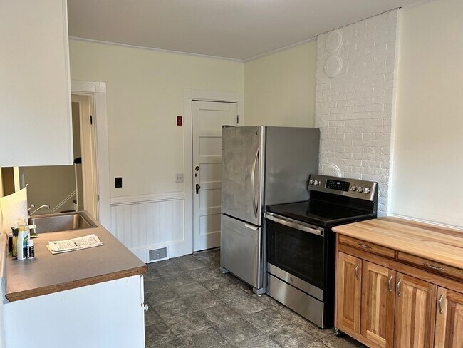 Building Photo - 16 Fletcher St