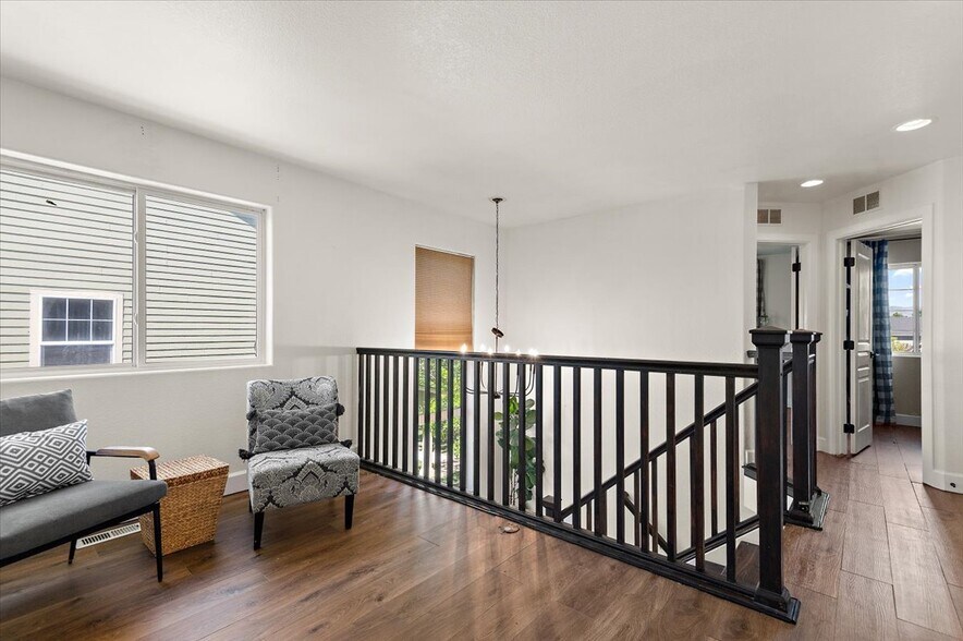 Building Photo - 2475 Saint Paul Dr