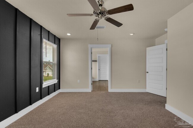 Building Photo - 5865 Danbury Blvd