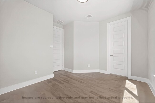 Building Photo - 10719 Mason Rd