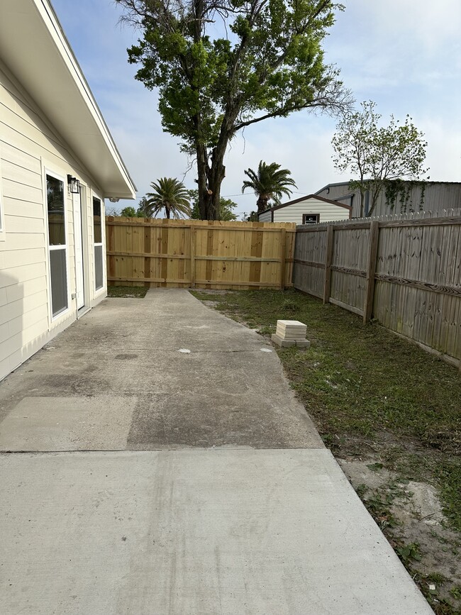 Building Photo - 4011 W 24th St