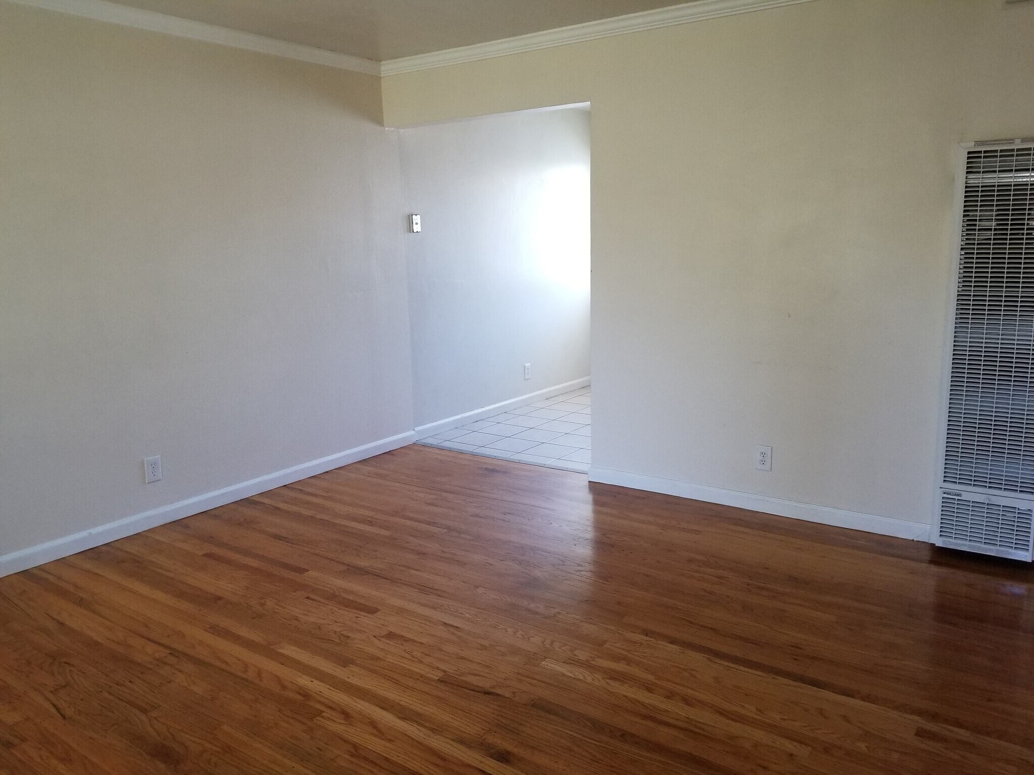 Building Photo - 845 Apgar St