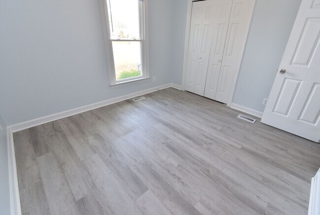 Building Photo - 505 E Birchwood Dr