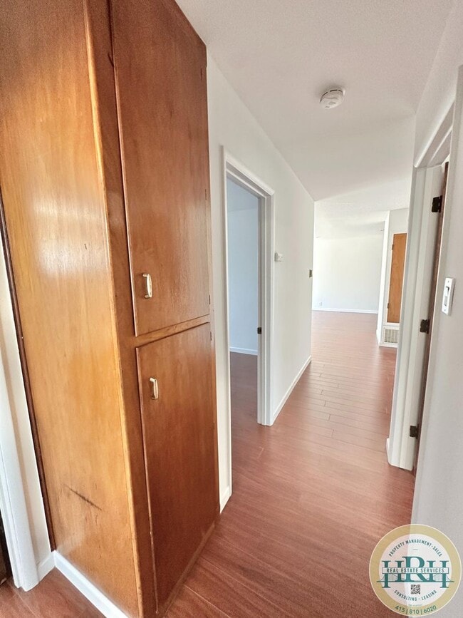 Building Photo - Spacious & Bright 3BR|2BA House in the Heart of San Lorenzo