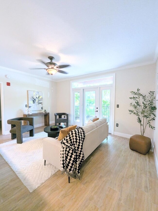 Building Photo - Gorgeous!! Must see 2x2 fully renovated co...