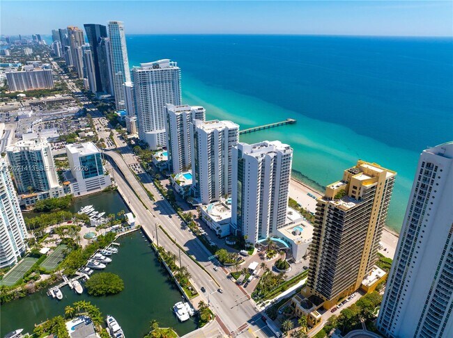 Building Photo - 16275 Collins Ave