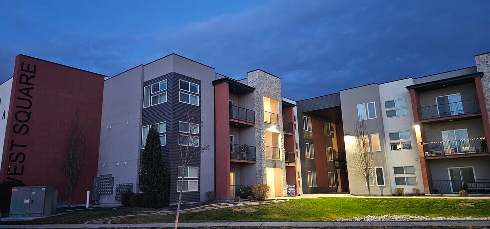 Building Photo - 875 S Depot St