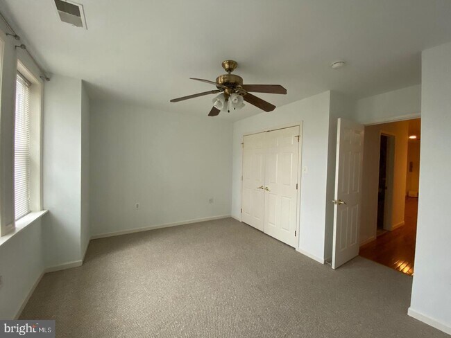 Building Photo - 4304 Lancaster Ave