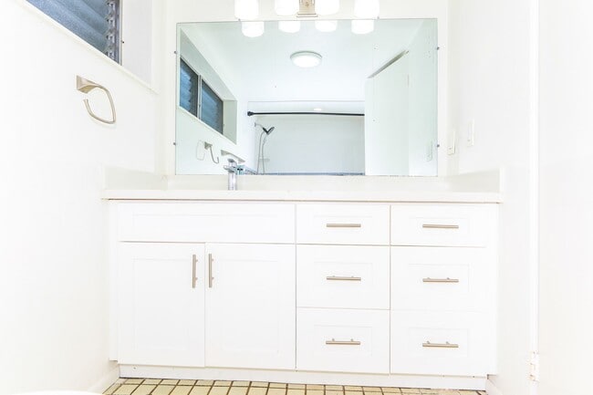 Building Photo - Kahala Avenue Beachside - remodeled 2 bedroom, 1 bath with Luxury Vinyl Plank Flooring