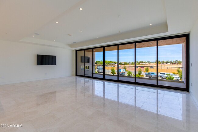 Building Photo - 6587 N Palmeraie Blvd