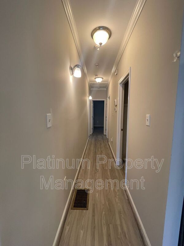 Building Photo - 48 Weyman Ave SW