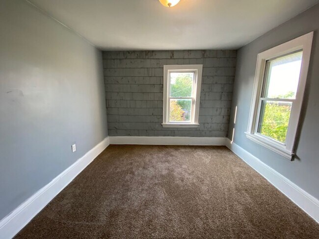 Building Photo - Roomy Goodyear Heights 5-Bed with Finished Attic, Fenced Yard & Garage — Fresh, Bright, Ready for...