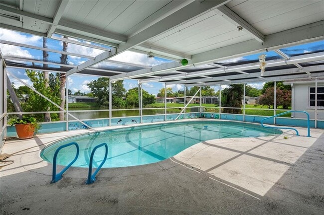 Building Photo - 7403 Populus Dr