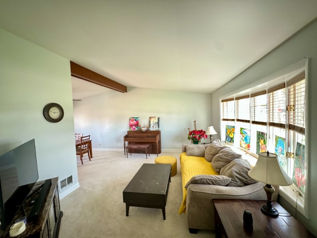 Building Photo - 111 White Oak Dr