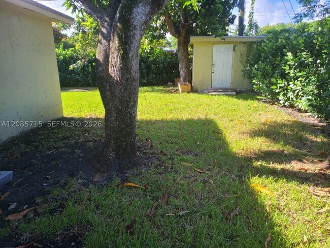 Building Photo - 9860 SW 83rd St