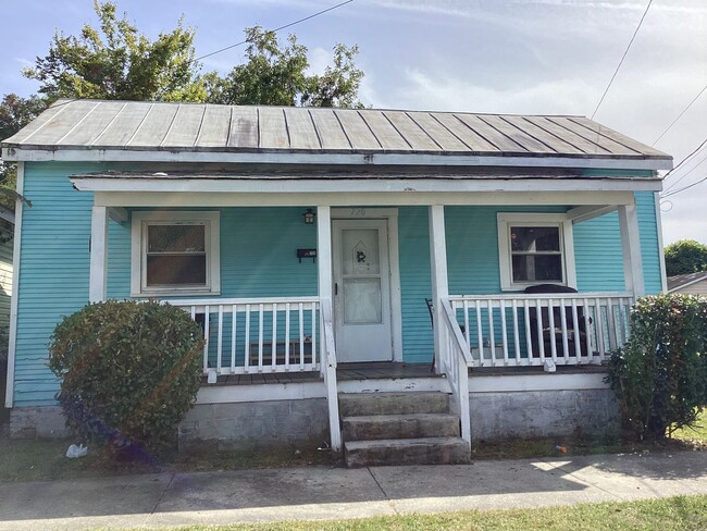 Primary Photo - DOWNTOWN WILMINGTON! 2 Bedroom available i...