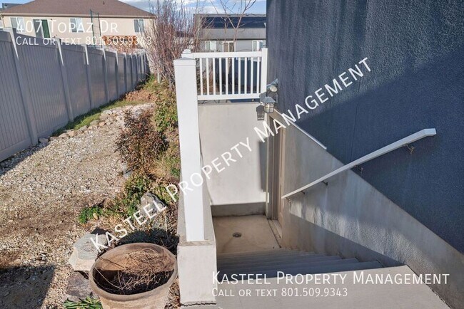 Building Photo - 407 Topaz Dr