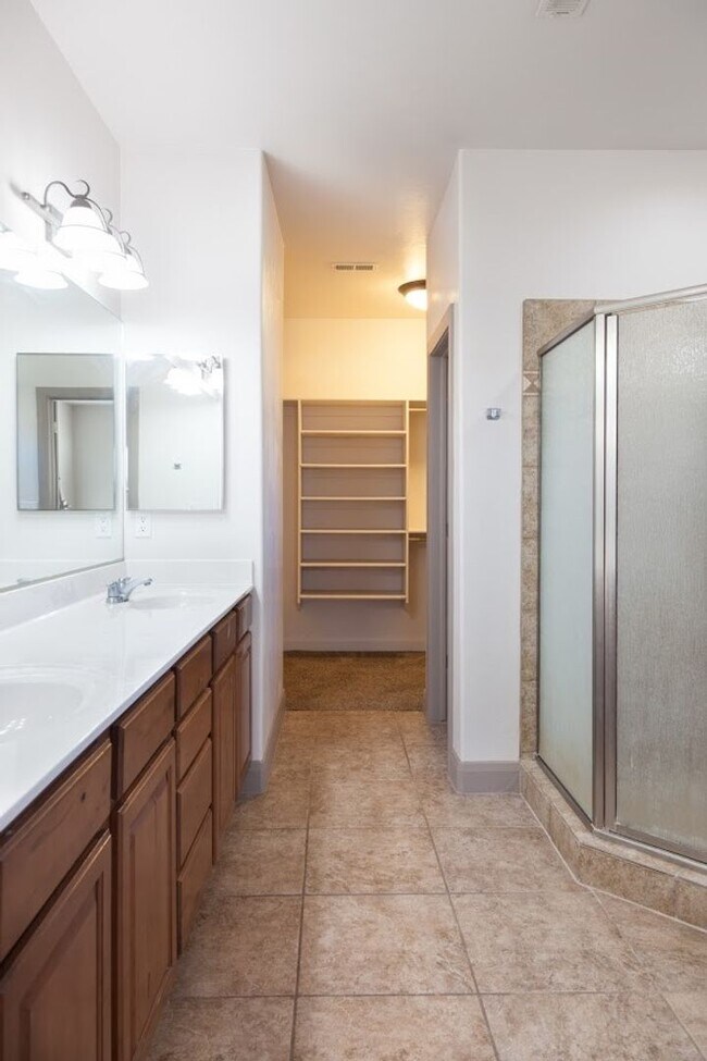 Building Photo - 3 Bedroom Single-Family Home in Central Hu...