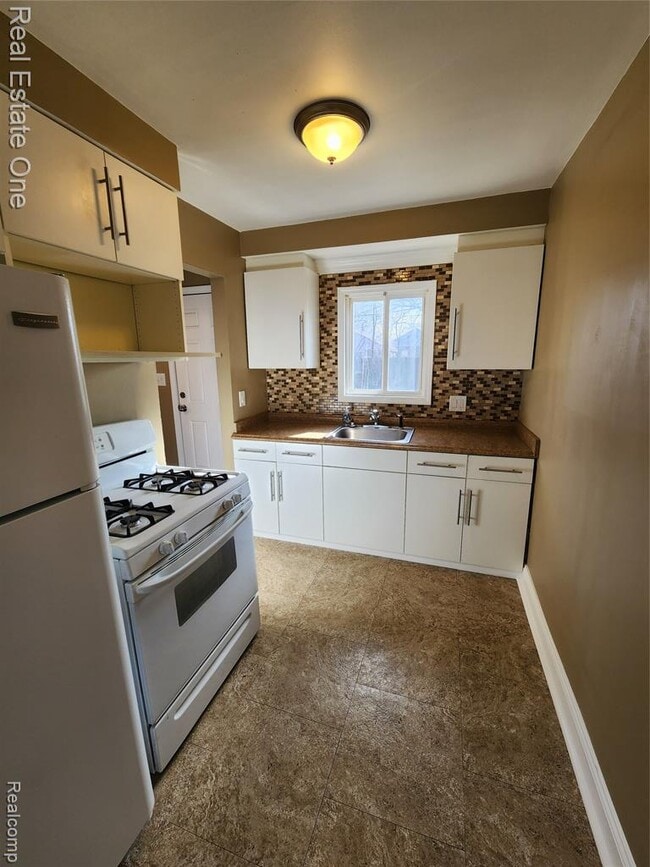 Building Photo - 8741 W Nine Mile Rd